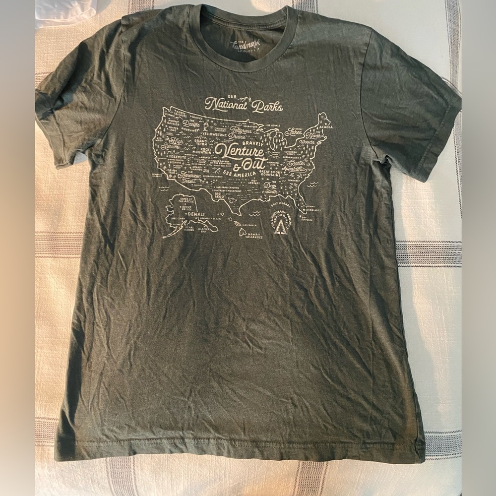 Landmark Parks olive green USA map tee M